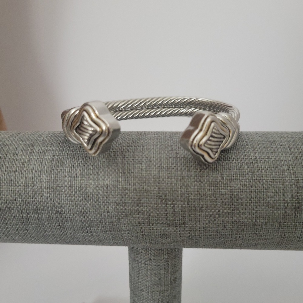 Silver Tone Twisted Cable Cuff Bracelet Two Tone Accents Size 6.5 Quiet Luxury